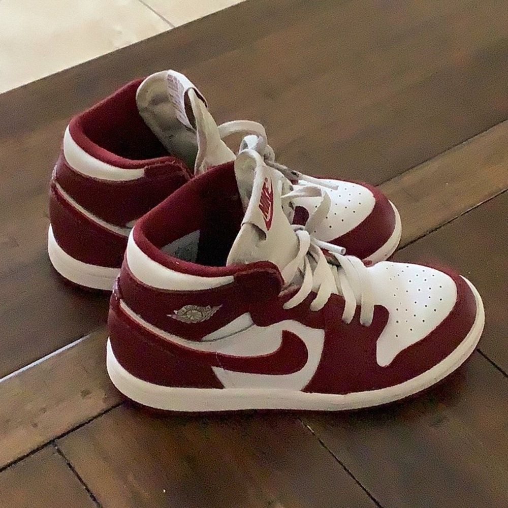 Nike Red and White Sneakers High-Top Classic